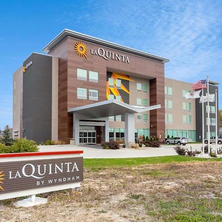 La Quinta Inn & Suites By Wyndham Shorewood Dış mekan fotoğraf