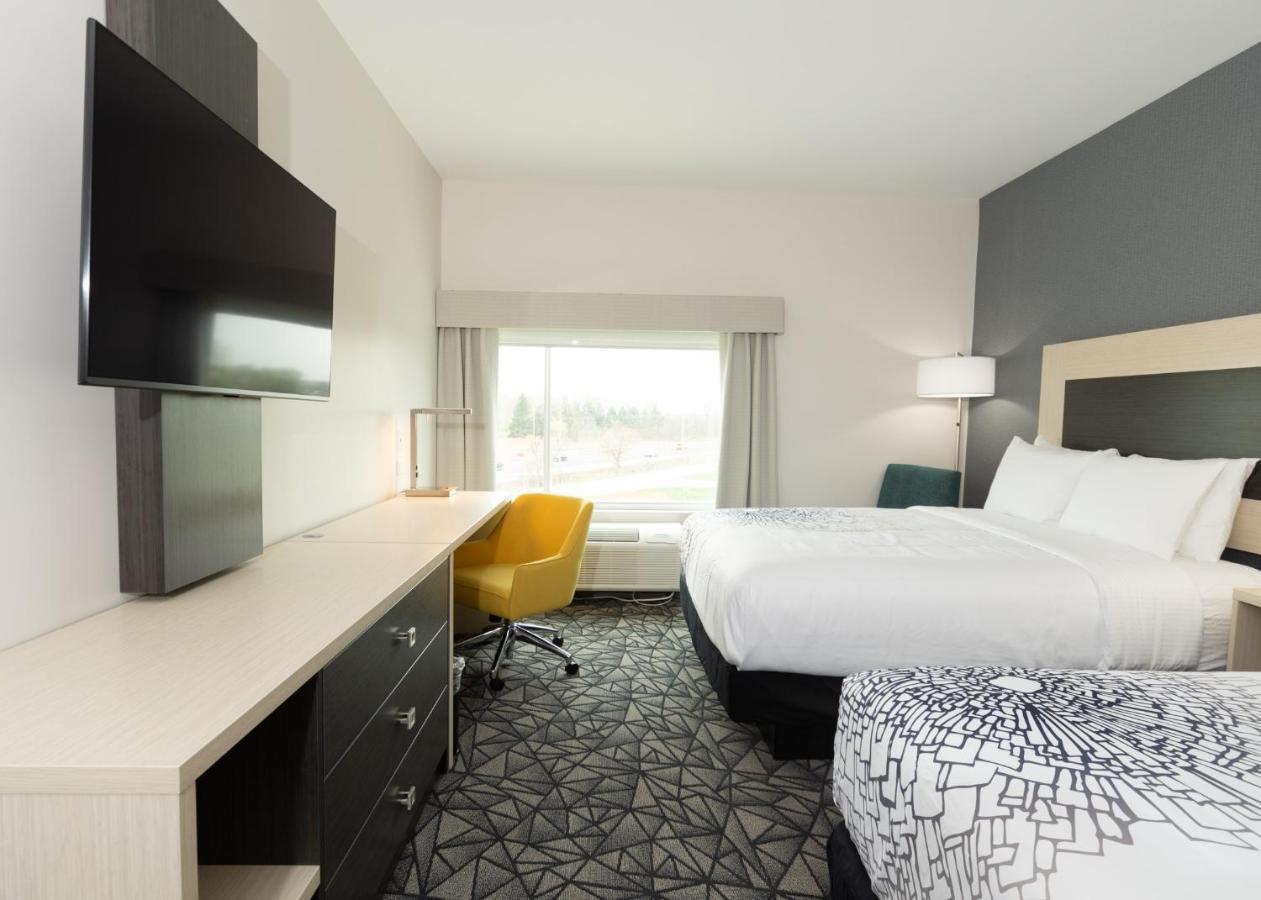 La Quinta Inn & Suites By Wyndham Shorewood Dış mekan fotoğraf