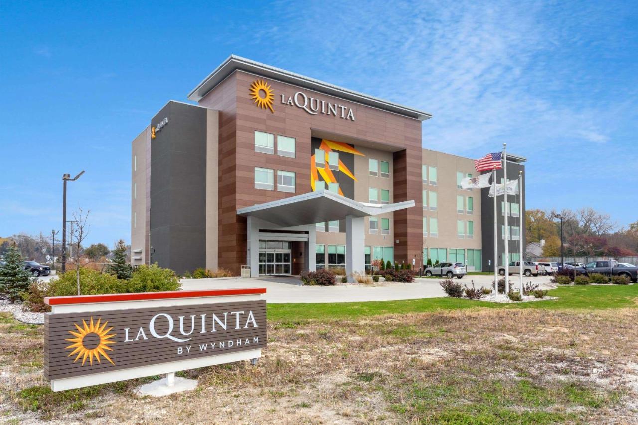 La Quinta Inn & Suites By Wyndham Shorewood Dış mekan fotoğraf