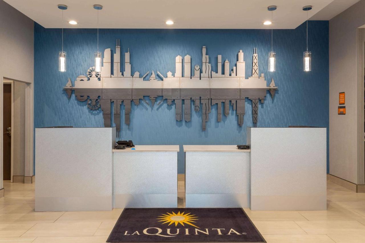 La Quinta Inn & Suites By Wyndham Shorewood Dış mekan fotoğraf
