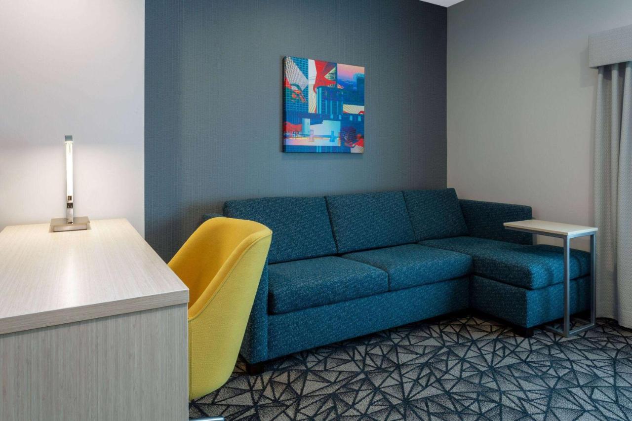 La Quinta Inn & Suites By Wyndham Shorewood Dış mekan fotoğraf