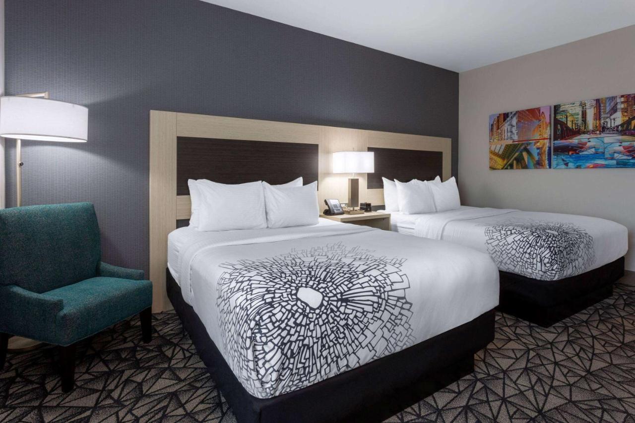 La Quinta Inn & Suites By Wyndham Shorewood Dış mekan fotoğraf