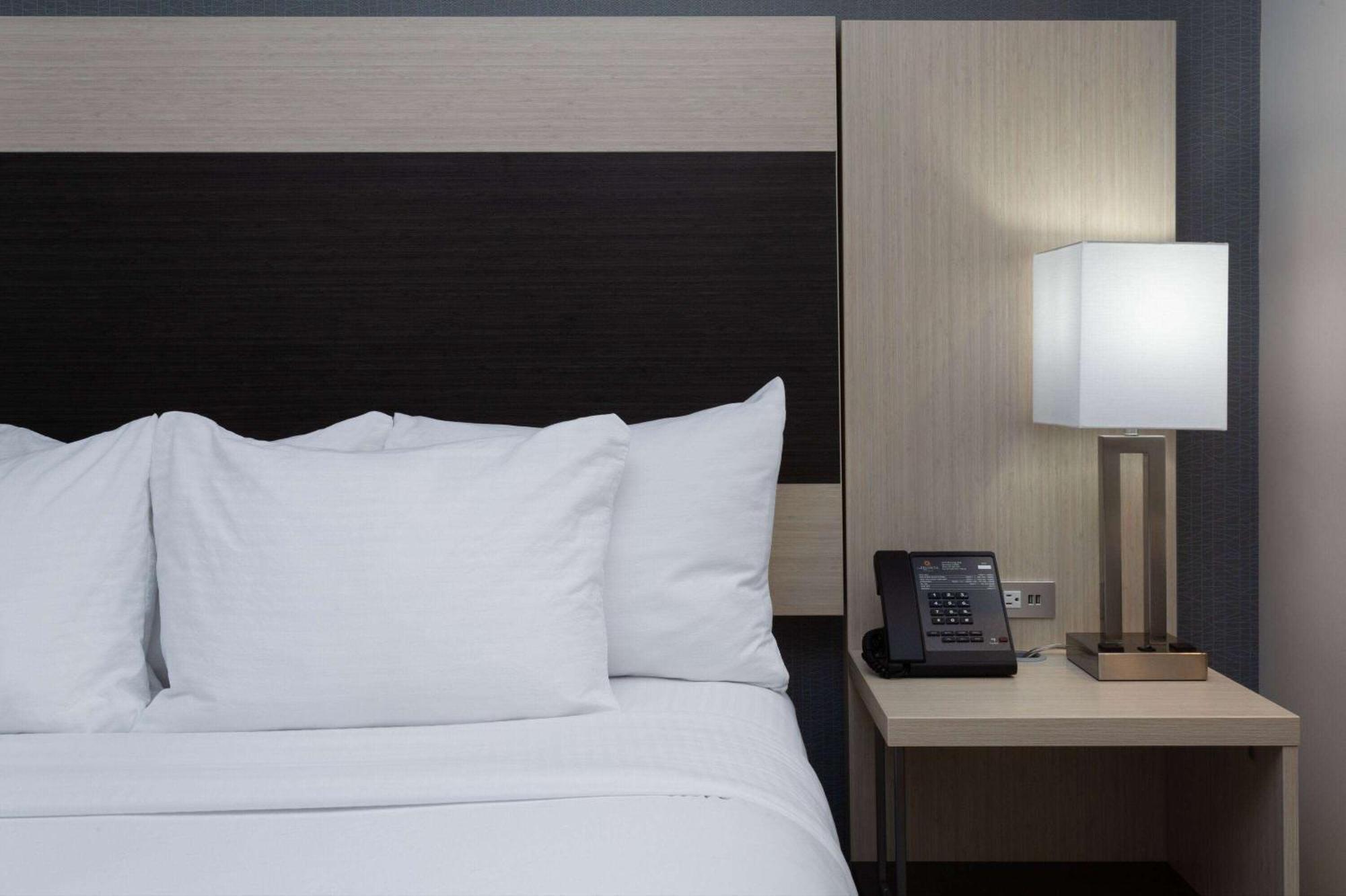 La Quinta Inn & Suites By Wyndham Shorewood Dış mekan fotoğraf