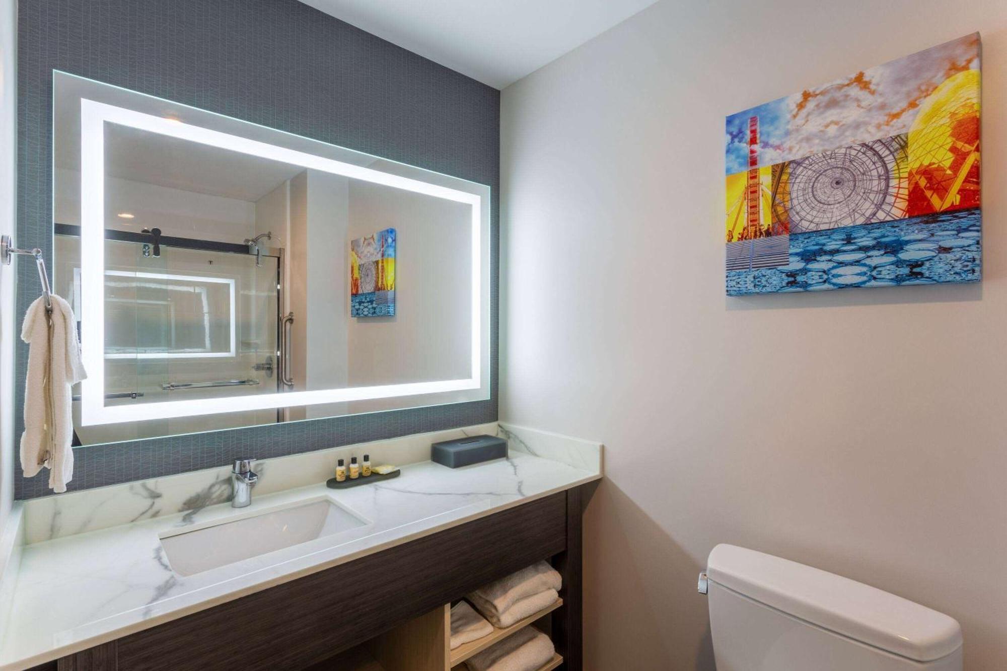 La Quinta Inn & Suites By Wyndham Shorewood Dış mekan fotoğraf