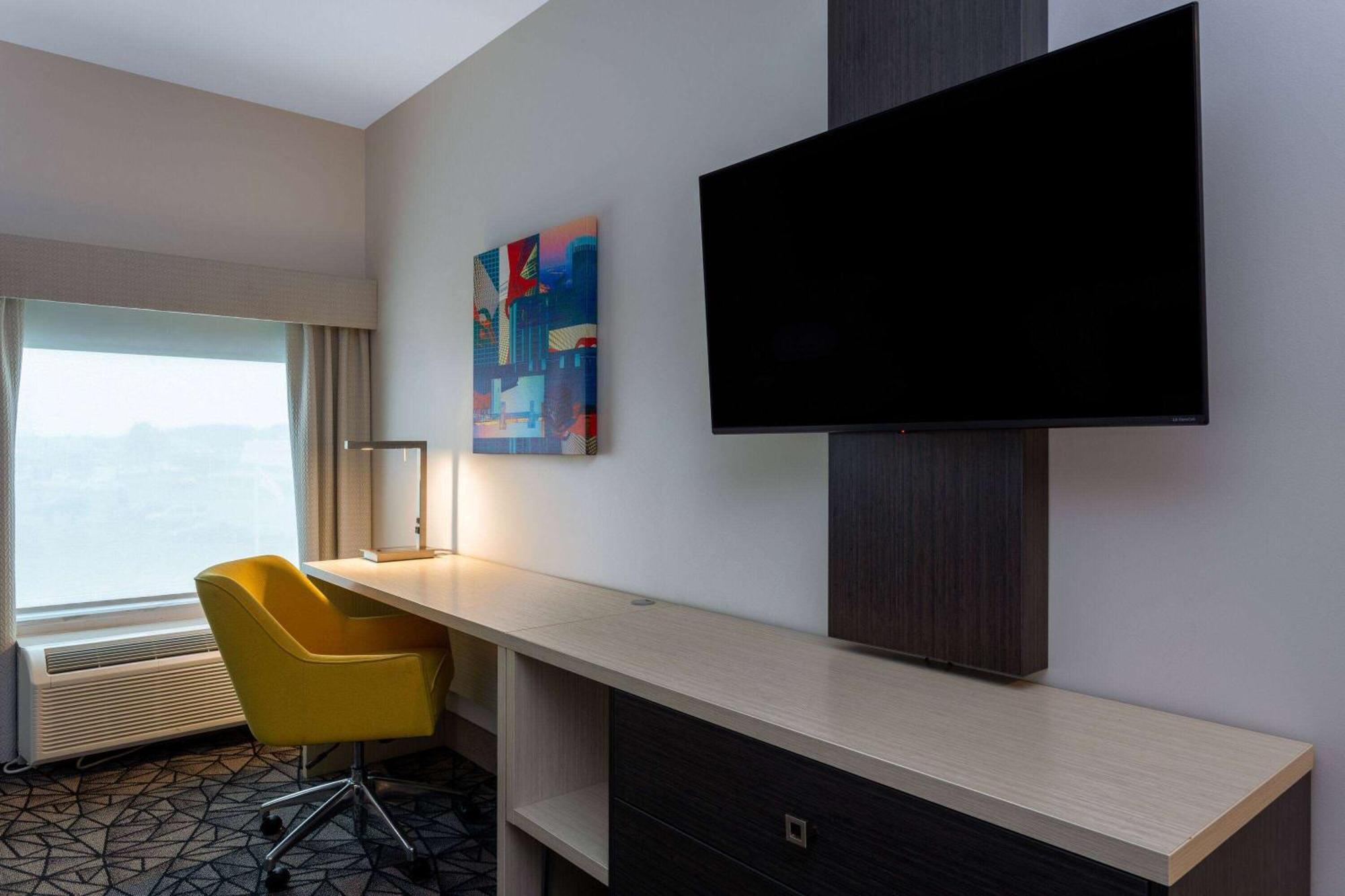 La Quinta Inn & Suites By Wyndham Shorewood Dış mekan fotoğraf