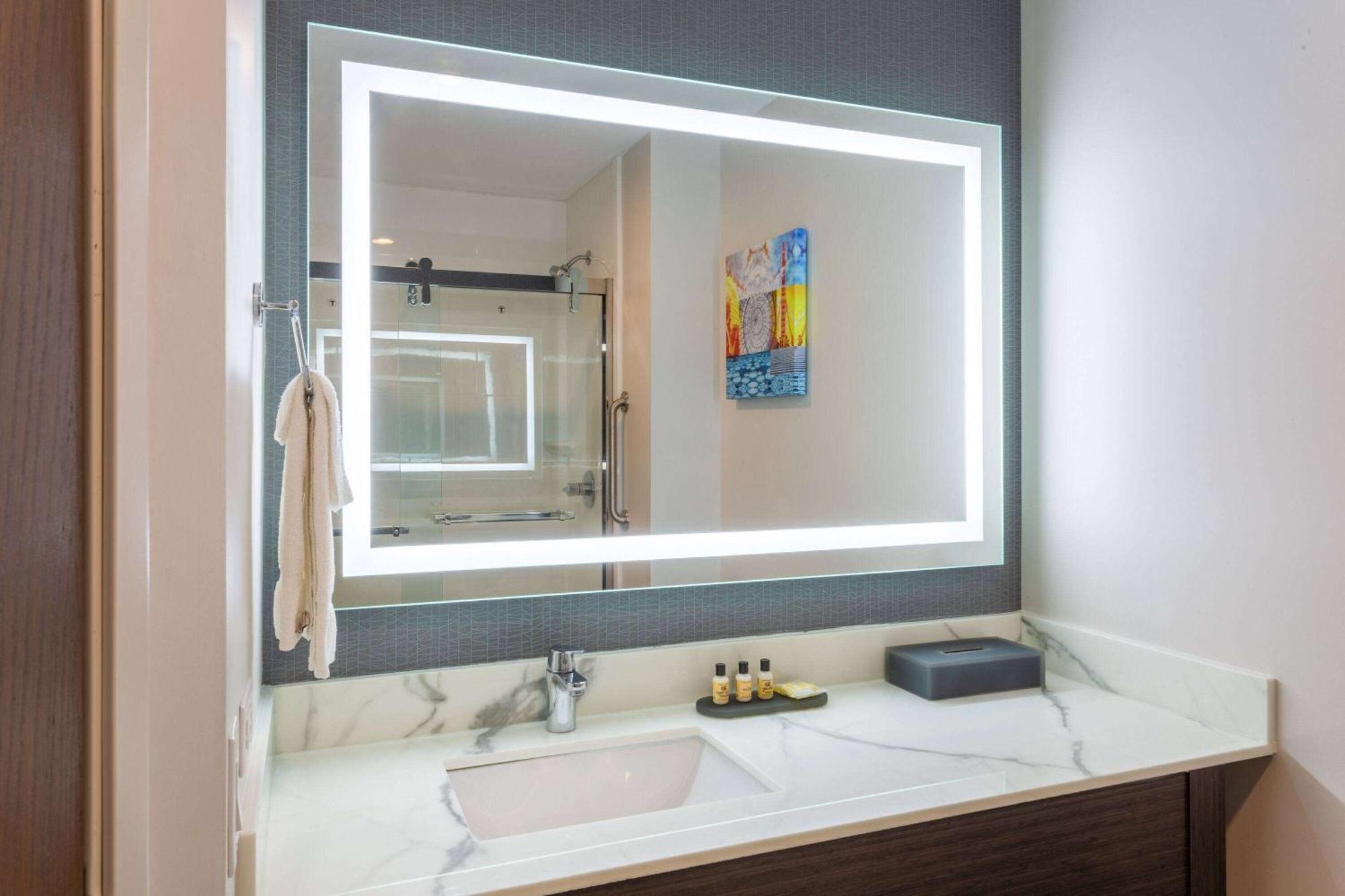La Quinta Inn & Suites By Wyndham Shorewood Dış mekan fotoğraf